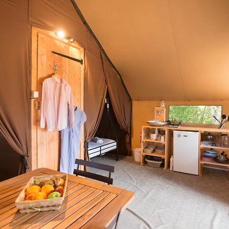 Huttopia Pays De Cordes Sur Ciel Albi Rom bilde