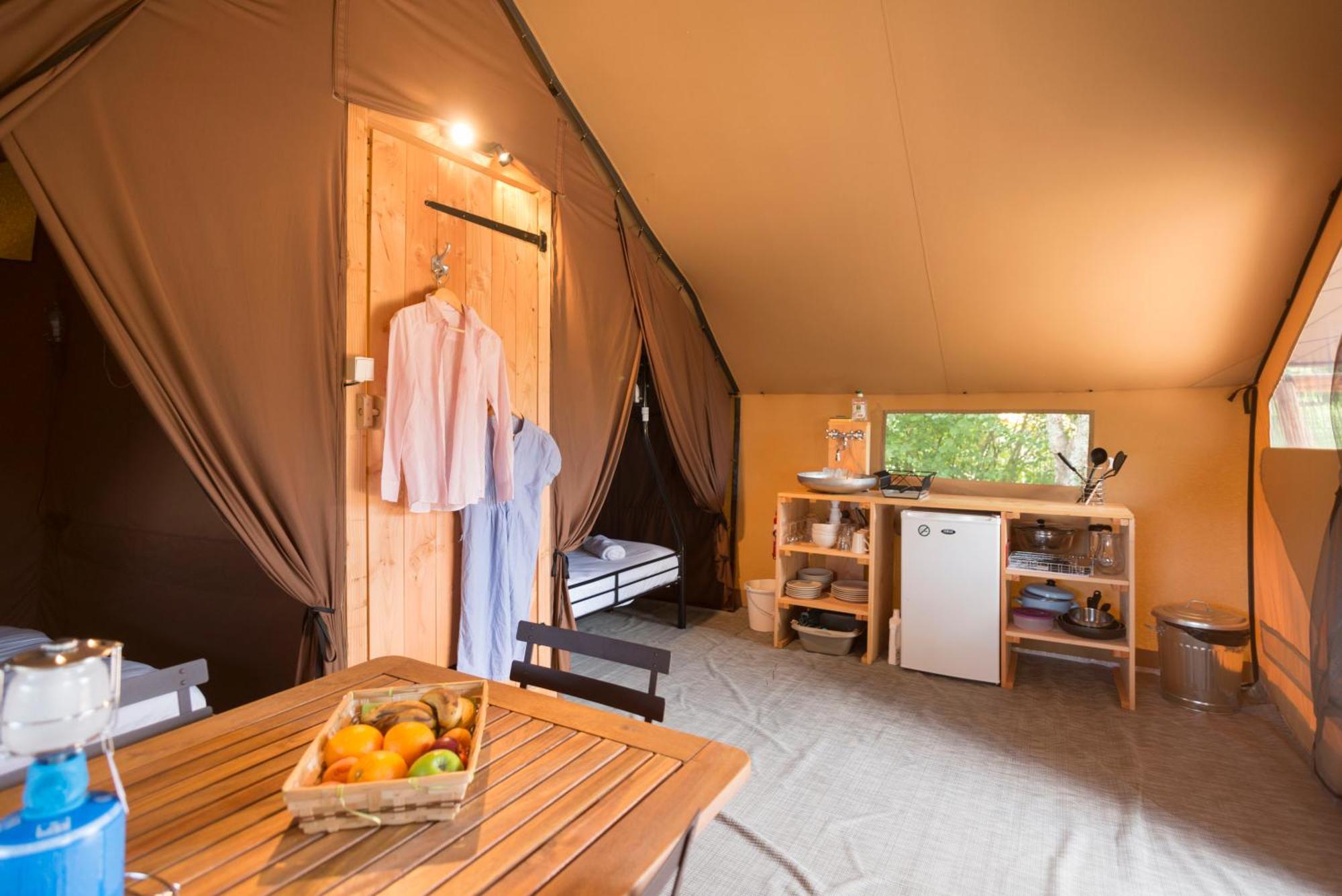 Huttopia Pays De Cordes Sur Ciel Albi Rom bilde